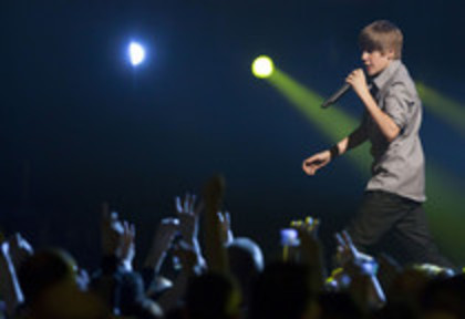 23697030_YMEKPZTPS - 0-0justin bieber