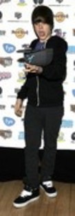 23697115_QNIGODRAU - 0-0justin bieber