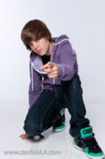 23697158_SQVNWOKHN - 0-0justin bieber