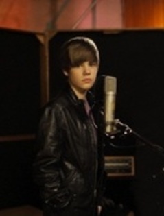 23697164_UUTKNKGBH - 0-0justin bieber