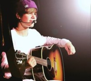 23697206_RDCMSHCWF - 0-0justin bieber