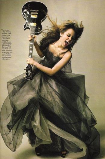 miley-glamour-guitar