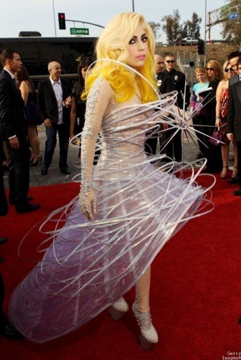 photos_lady_gaga_grammy_awards_red_carpet