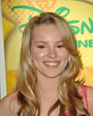 bridgit-mendler-920796l-poza