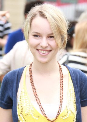 bridgit-mendler-980312l-poza