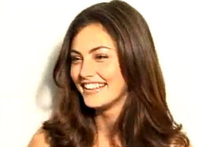 XxXxPhoebe TonkinXxXx - XxXxPhoebe Tonkin Capturi la o Publicitate