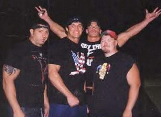 foto-incredibil-john-cena-randy-orton-si-batista-prieteni-la-catarama-in-2002_1_size1 - john cena2