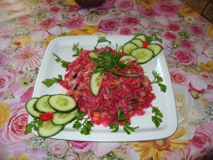 salata de cruditati(sfecla rosie,morcovi,castraveti,ceapa rosie) - CATE CEVA DIN BUCATARIA MEA