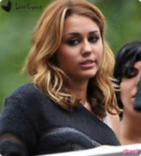 23205733_AOIDXBZAR - 00 o gramada de poze puse de o mie de ori 00