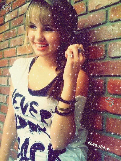 0069037353 - 0 - - Glitery - Pics - Debby