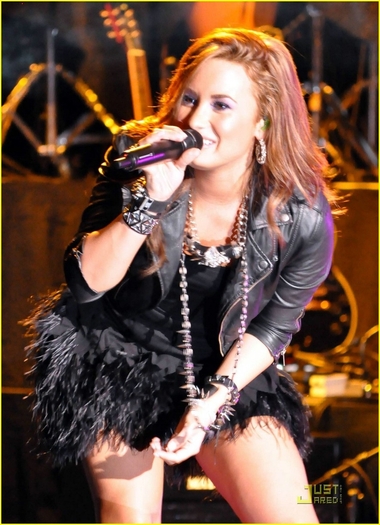 demi-lovato-next-top-model-04
