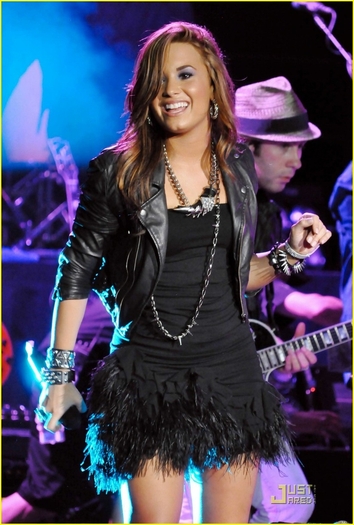 demi-lovato-next-top-model-05