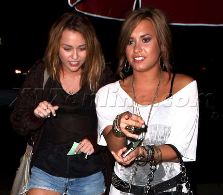 MCyrusDLovato091510_01