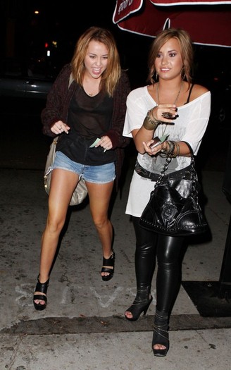 miley-demi-091510-6