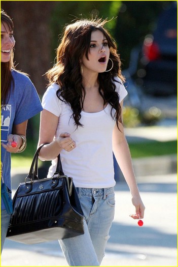 selena-gomez-lollipop-lollipop-01 selena-gomez-lollipop-lollipop-01