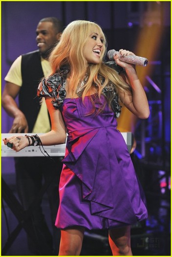 miley-cyrus-jay-leno-remember-hm-03 - Hannah Montana Forever 0