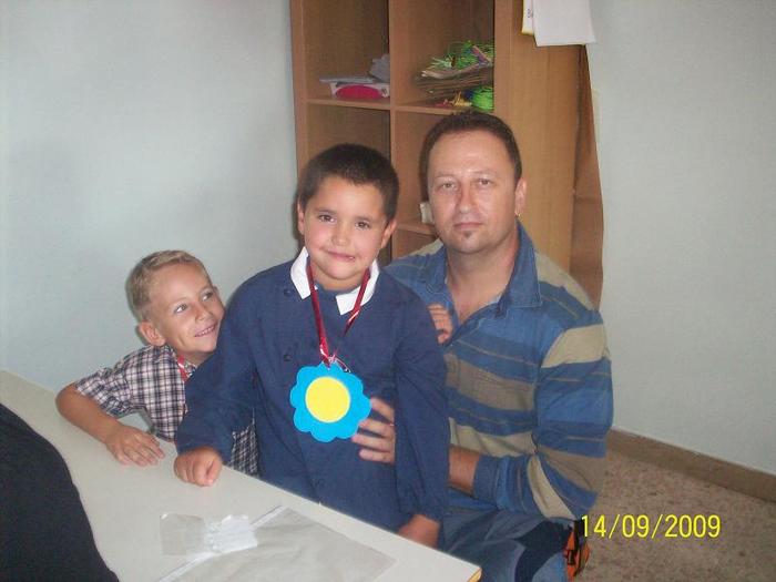 100_1511 - FAMILIA