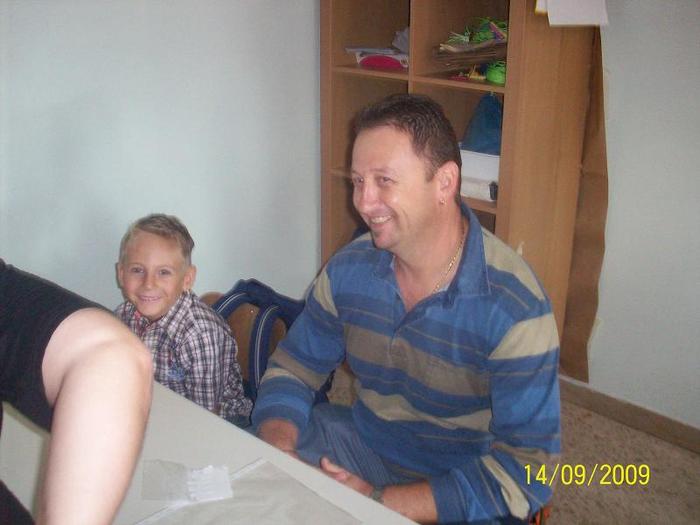 100_1509 - FAMILIA