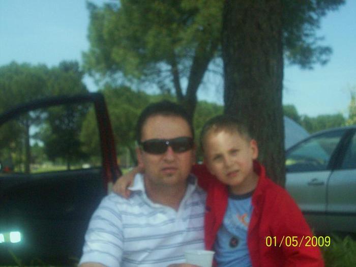 100_1188 - FAMILIA