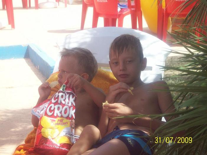 100_1338 - FAMILIA