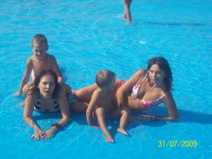 100_1350 - FAMILIA