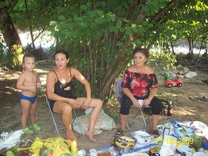 100_1448 - FAMILIA