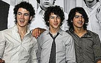 MLAWXJCCGEWJDXTKQAC[1] - jonas jonas si jonas