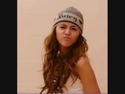 22371903_QSMUVBVAC - miley cyrus