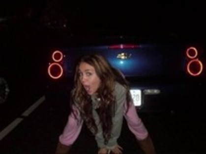 22371913_ESYTVFWXB - miley cyrus