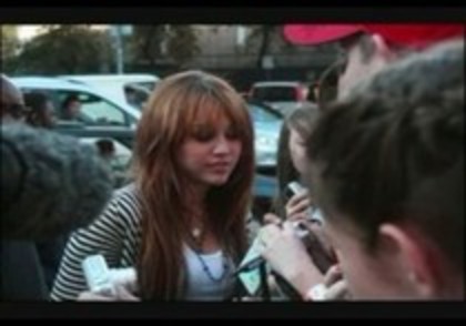 22381337_WIJTSVXQI - miley cyrus