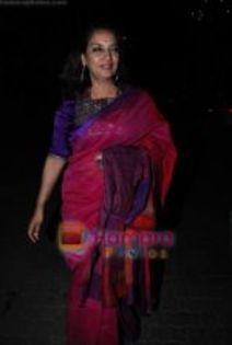 thumb_Shabana Azmi at Anil Kapoor_s birthday bash in Juhu Residence on 24th Dec 2009 (68)