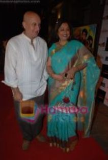 thumb_Anupam Kher, Kiron Kher at Dhoom Dhadaka premiere in Cinemax on May 22nd 2008(61) - KiRoN KhEr