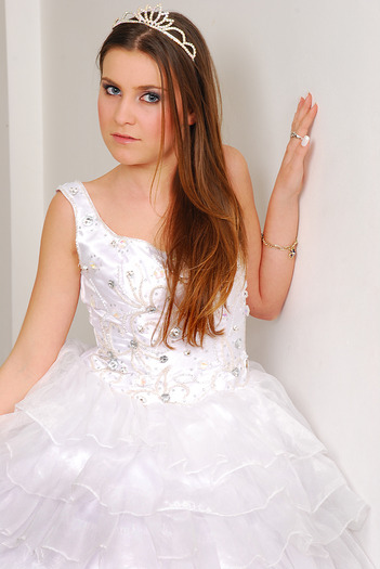 NFUUDOKKGYDGBQMWQNQ - Alexandra