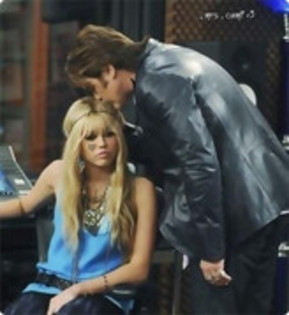 23979019_UZXBJYPWI - hannah monatana forever