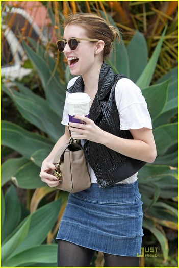 emma-roberts-bev-hills-laugh-04 - O_oEmma Roberts O_o