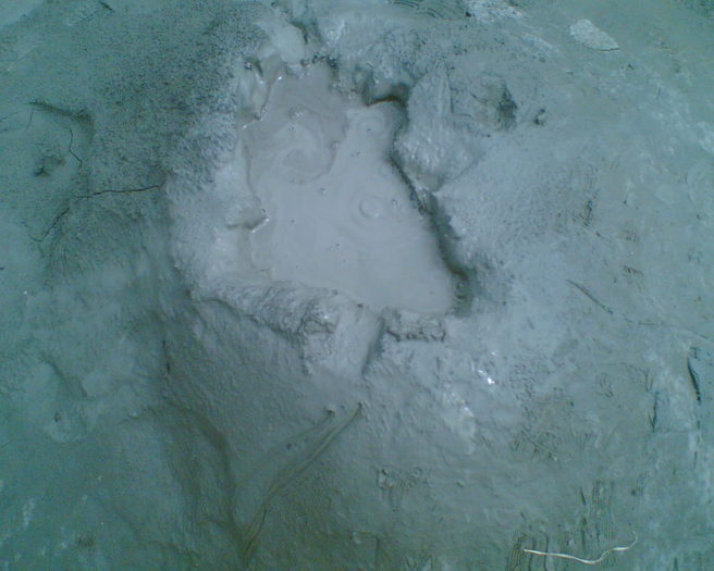 Imag017 - Vulcanii noroiosi