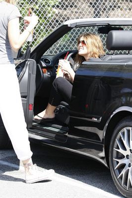 normal_019 - Leaving Pilates Class in Hollywood March 16 2009-00