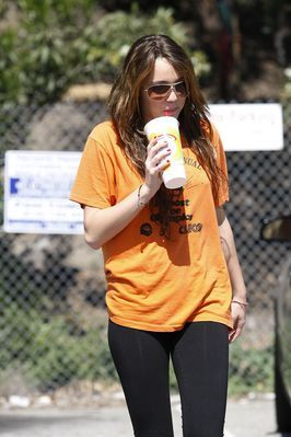 normal_020 - Leaving Pilates Class in Hollywood March 16 2009-00