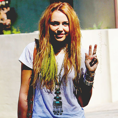 23597494_UMADBFUHM - Toate Pozele Mele Cu Miley