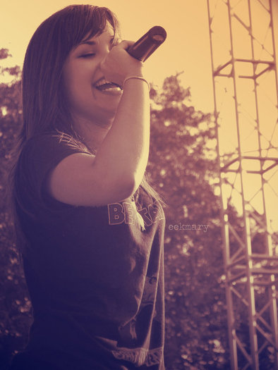 8 - x Demi Lovato
