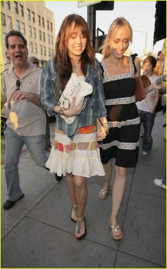 mileycyrusbiggive04pk5 mileycyrusbiggive04pk5