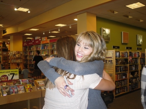 normal_37227_128843107148352_116296945069635_189462_2046007_n