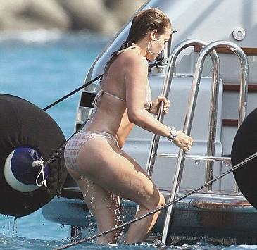 Jennifer Lopez - Vedete in costum de baie