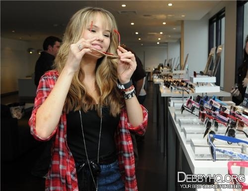 FanlalaDebbyHQ_(32) - With - Boo - Boo - Stewart - and - Fanlala - Shopping - at - Luxottica