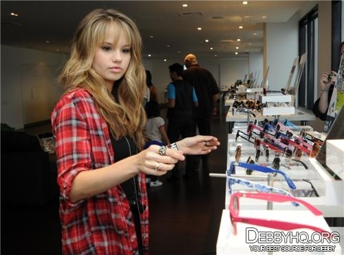FanlalaDebbyHQ_(33) - With - Boo - Boo - Stewart - and - Fanlala - Shopping - at - Luxottica