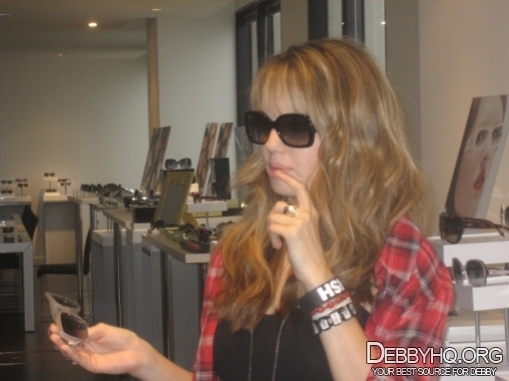 normal_FanlalaDebbyHQ_(11) - With - Boo - Boo - Stewart - and - Fanlala - Shopping - at - Luxottica