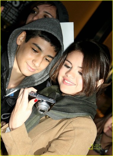 selenagomezleavingforlov