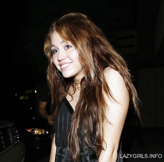 mileycyrus6xnelm4zsized - 0 toate pozele mele din laptop