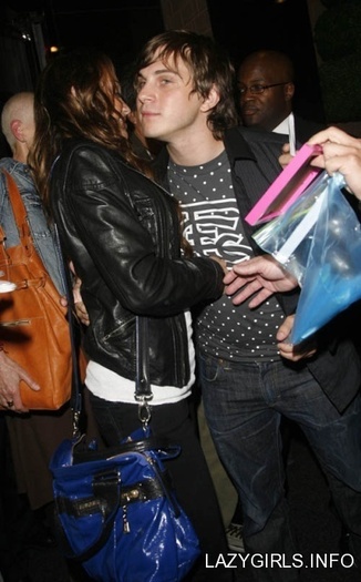 mileycyrus57vaz8jrsized - 0 toate pozele mele din laptop