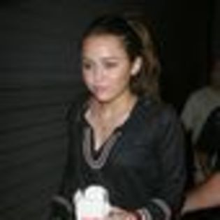 miley-cyrus-133924l-thumbnail_gallery - 0 toate pozele mele din laptop